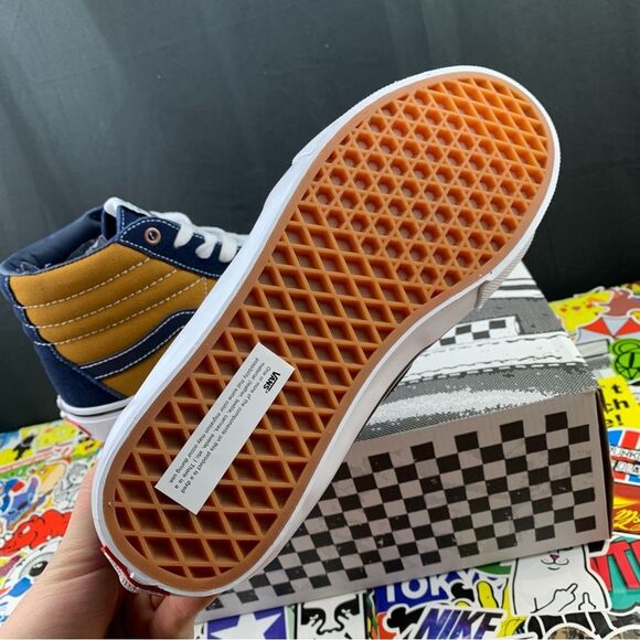 Vans SK8-Hi Reynolds Suede Size 8.5 Mens / 10 Womens - Picture 4 of 15